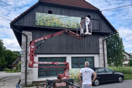 Namestitev umetnine na Čabranski Foto Boštjan Otoničar (2)